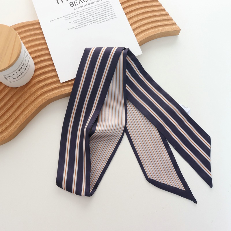 2025 Nuova piccola sciarpa di  - Silk Tie Striped recensione e prezzo